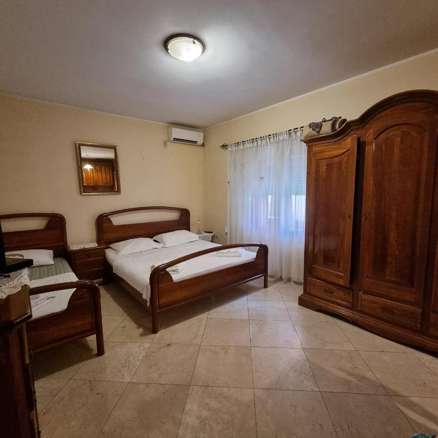 Apartment On The Shore Of The Bay Of Kotor With Free Wi-Fi Bagian luar foto